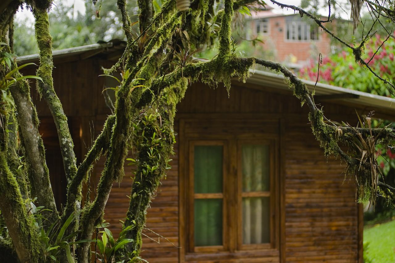 Villa Hosteria Kasadasa Santo Domingo de los Colorados Exterior foto