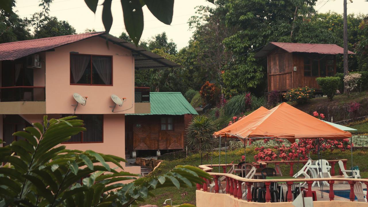 Villa Hosteria Kasadasa Santo Domingo de los Colorados Exterior foto