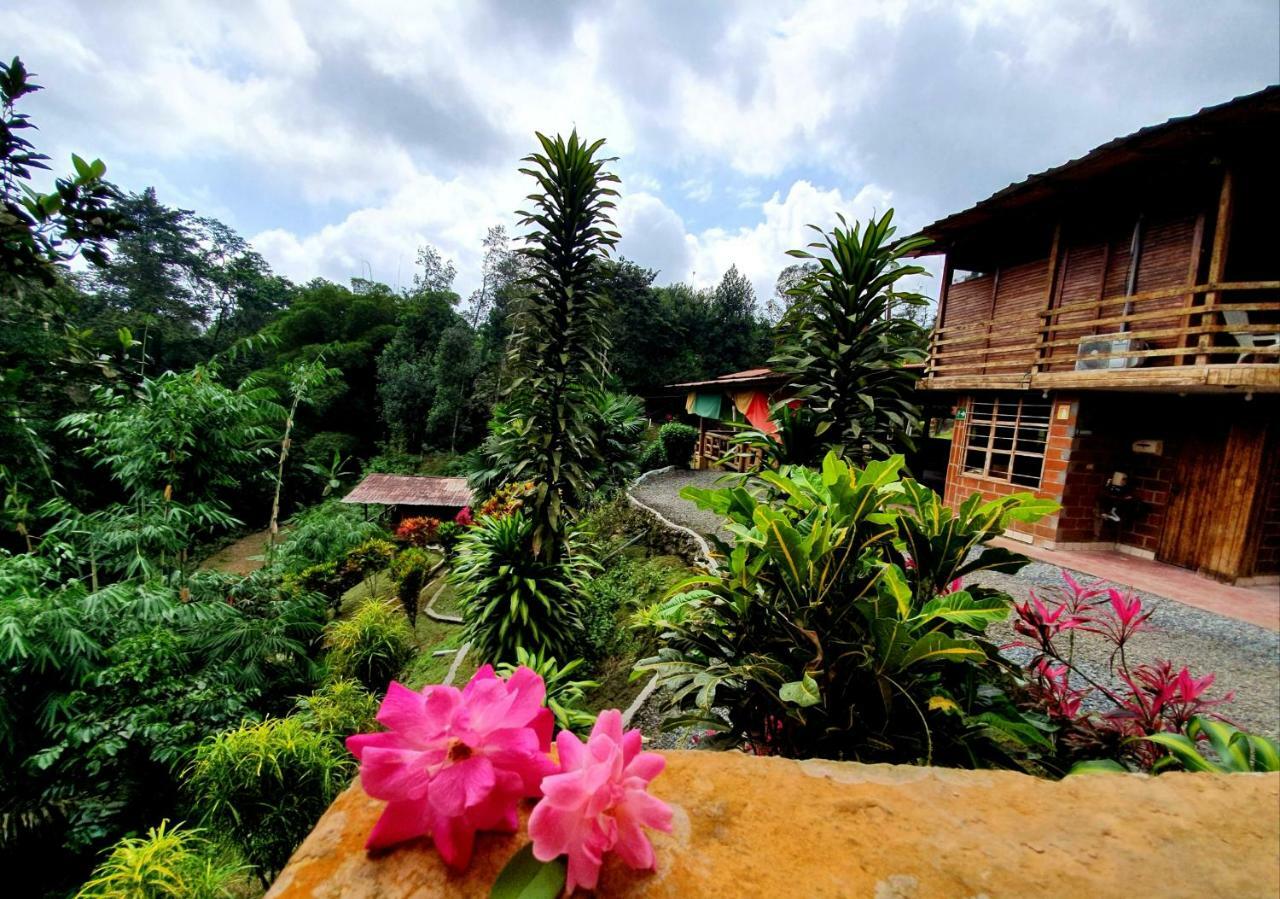 Villa Hosteria Kasadasa Santo Domingo de los Colorados Exterior foto